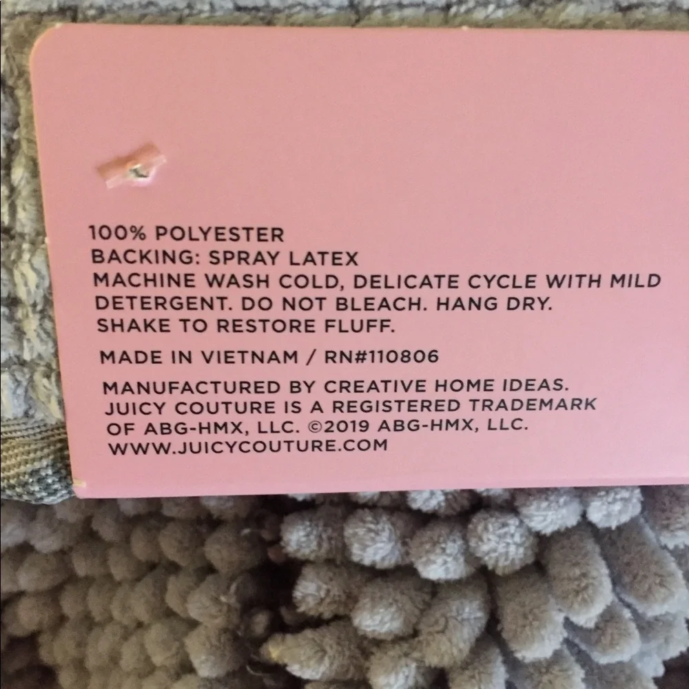 Juicy couture chenille bath rug, NWT